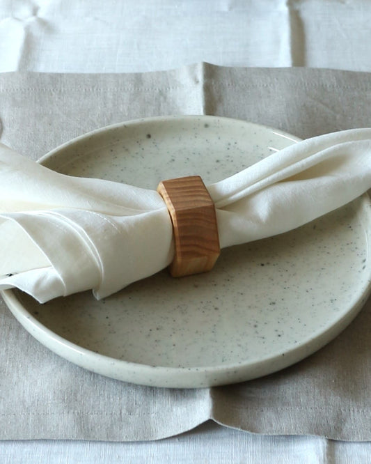 Serviettenringe aus Holz im Wabendesign, Esche natur