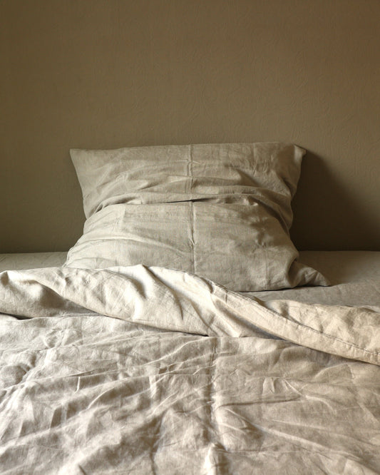 Bio-Leinenbettwäsche in Flachs am Morgen