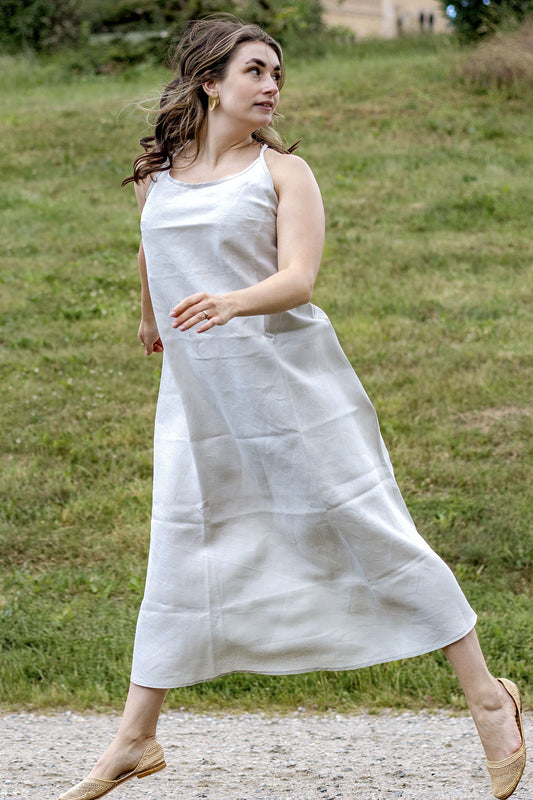 Trägerkleid in Auster aus 100% Bio-Leinen