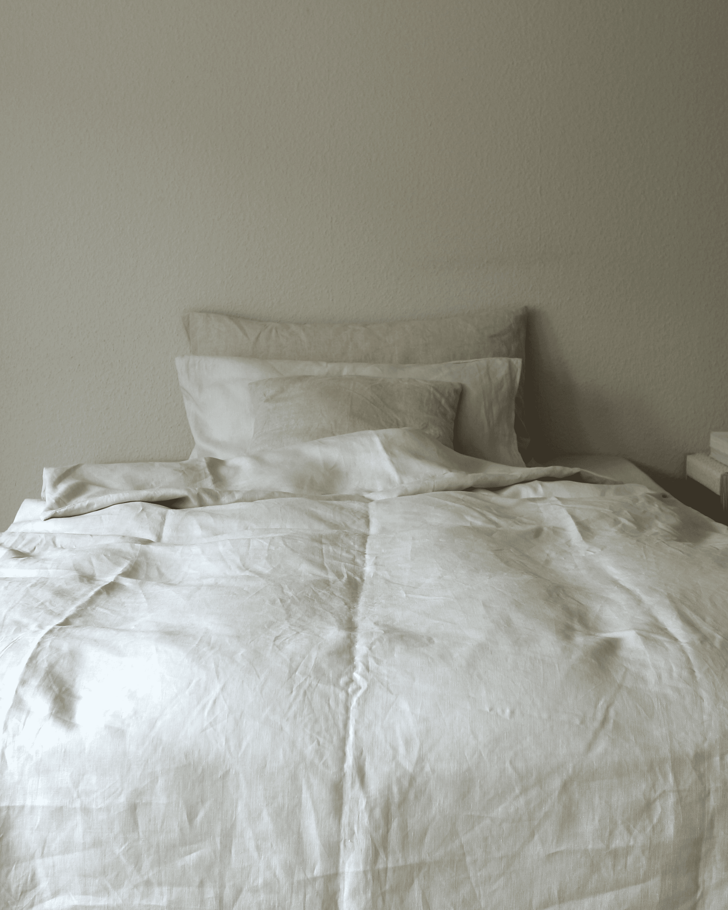 Nachhaltige hellgraue Bettwäsche aus Bio-Leinen
