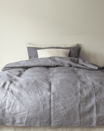 Nachhaltige Leinenbettwäsche in schieferfarbenem Dunkelgrau