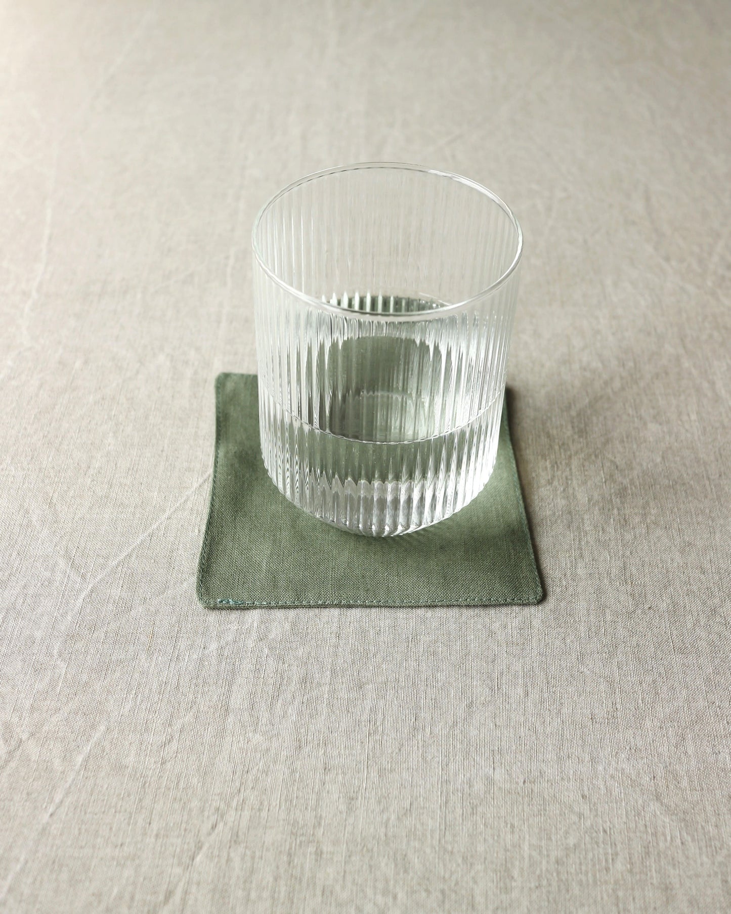 Glasuntersetzer aus reinem Bio-Leinen im 4er Set, Olivgrün
