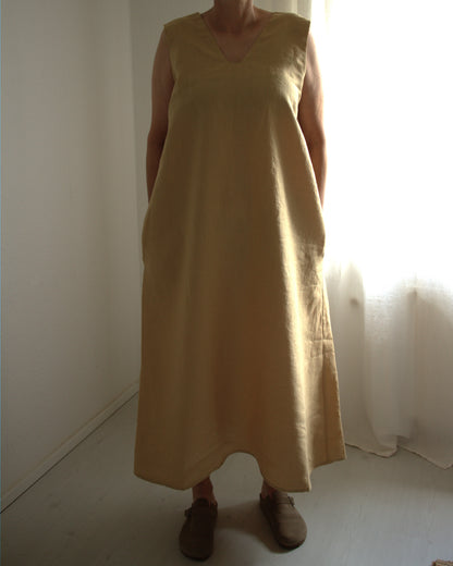 Leinenkleid mit breiten Trägern in Honiggelb aus Bio-Leinen