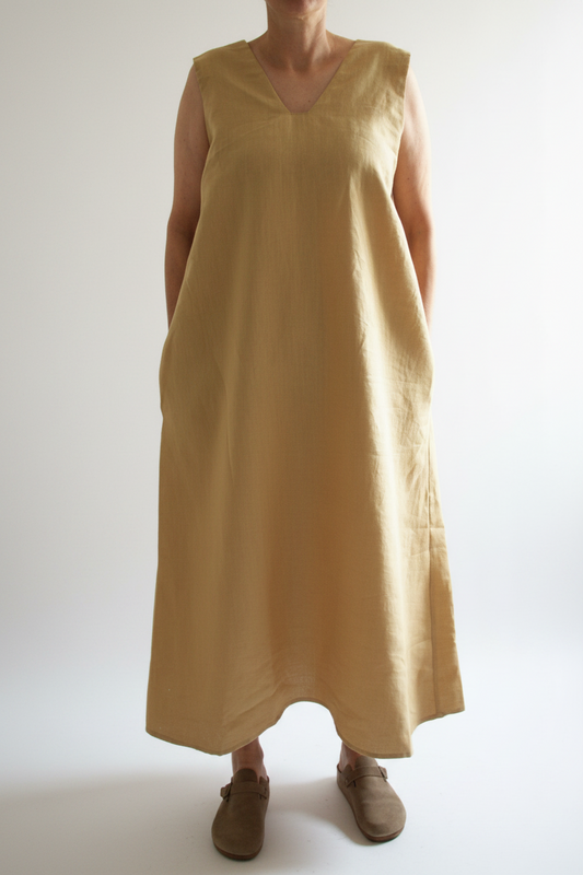 Leinenkleid mit breiten Trägern in Honiggelb aus Bio-Leinen