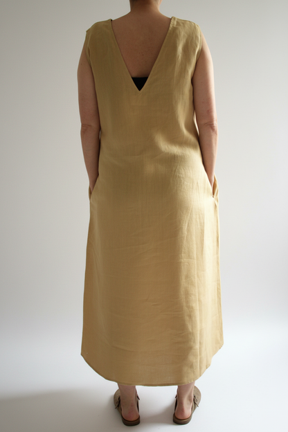 Leinenkleid mit breiten Trägern in Honiggelb aus Bio-Leinen