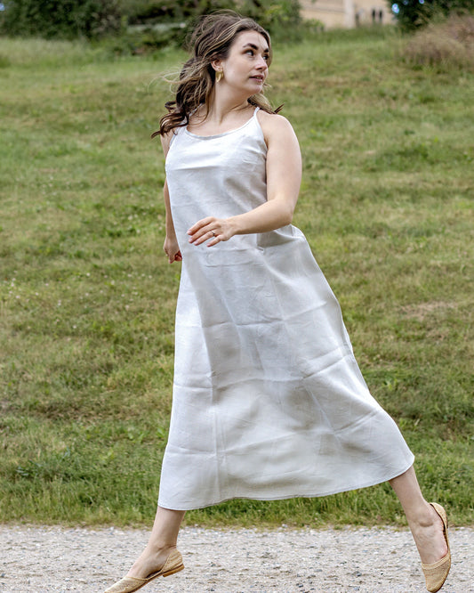 Trägerkleid in Auster aus 100% Bio-Leinen