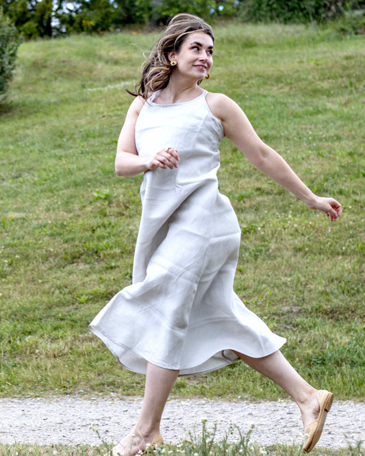 Trägerkleid in Auster aus 100% Bio-Leinen
